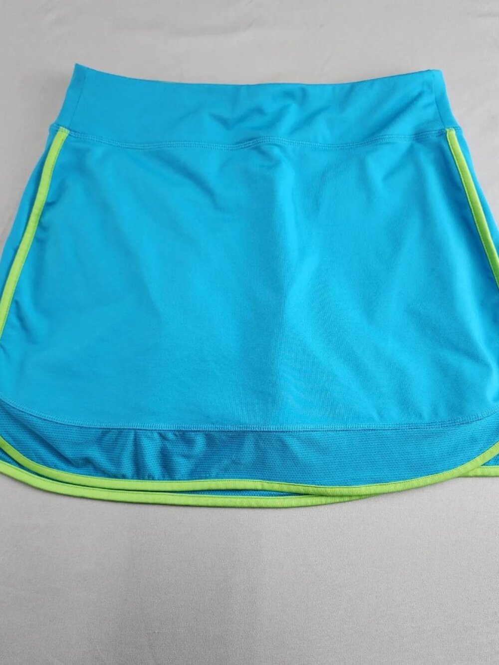 ATHLETA Athletic Skort Women's M Tall Turquoise Neon Green Trim Inner Shorts